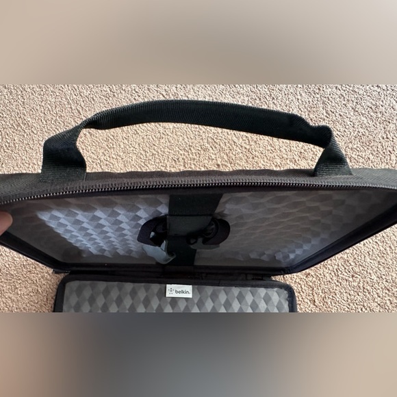 Belkin Air Black Protect Laptop Sleeve Case Protector - 11" Laptops Chromebooks - Picture 15 of 16